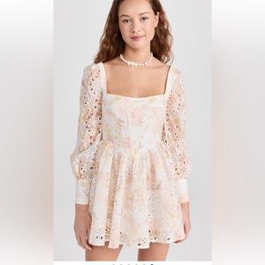 Beautiful dress. Worn once for Kentucky derby party.